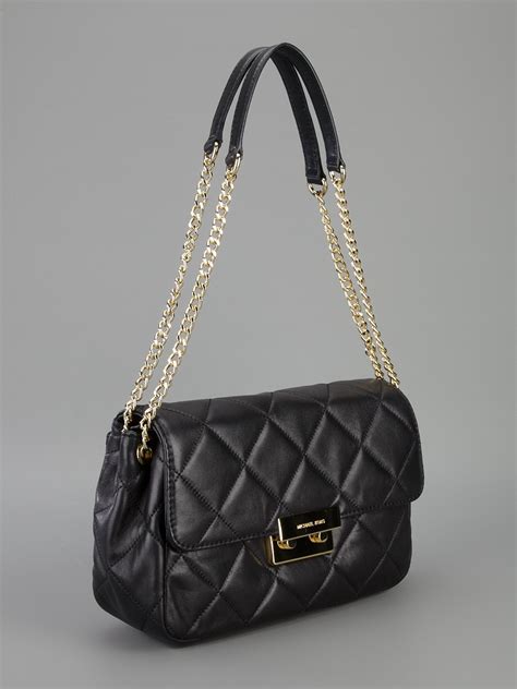 quilted shoulder bag with chain